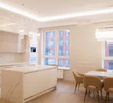 Фото выполненного капитального ремонта гостиной в 4-к квартире 115 м2 Фото 1