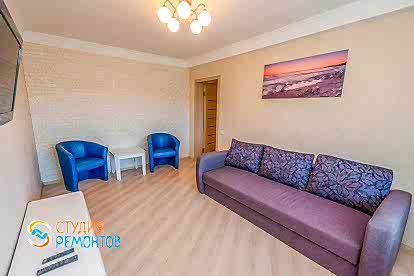 Косметический ремонт гостиной в двухкомнатной угловой хрущёвке 41 кв.м